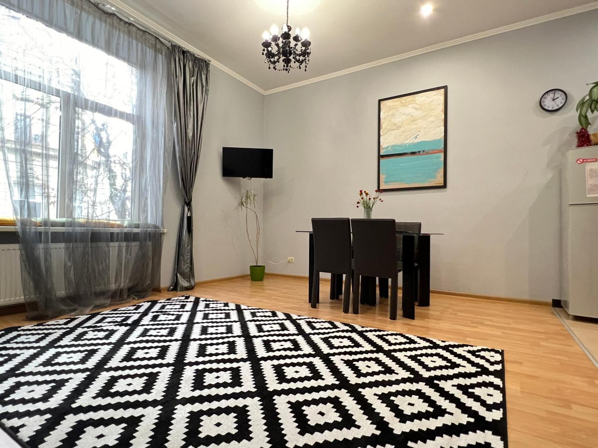 Apartments On Skoryka Str Lviv Eksteriør billede